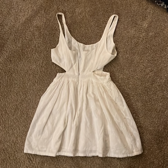 Hollister size 00 white sundress with beaded and embroidered details - Picture 2 of 3